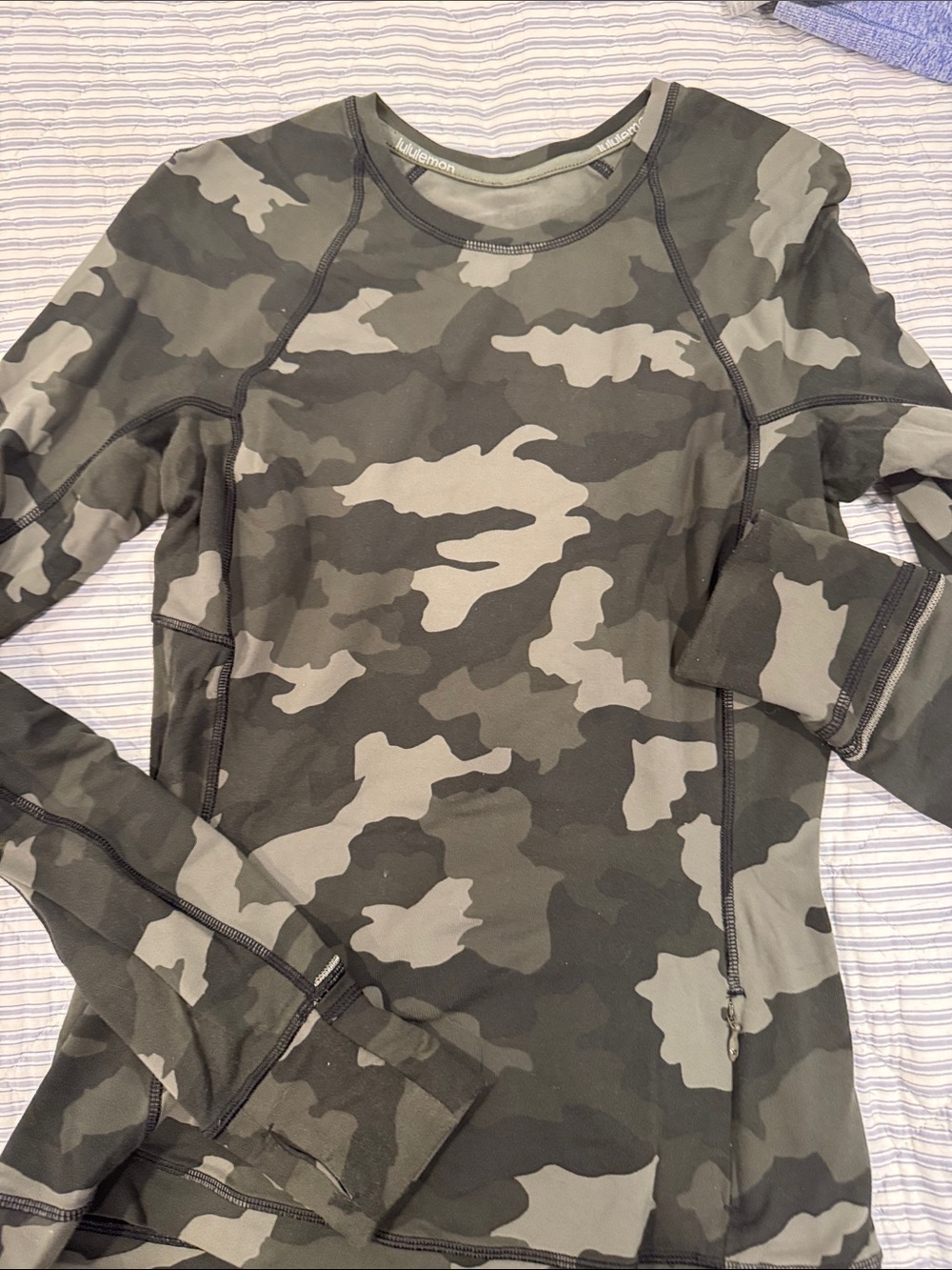 lululemon athletica woman’s Camo Long-Sleeve Swim Rash Guard - Olive/Gray/Black